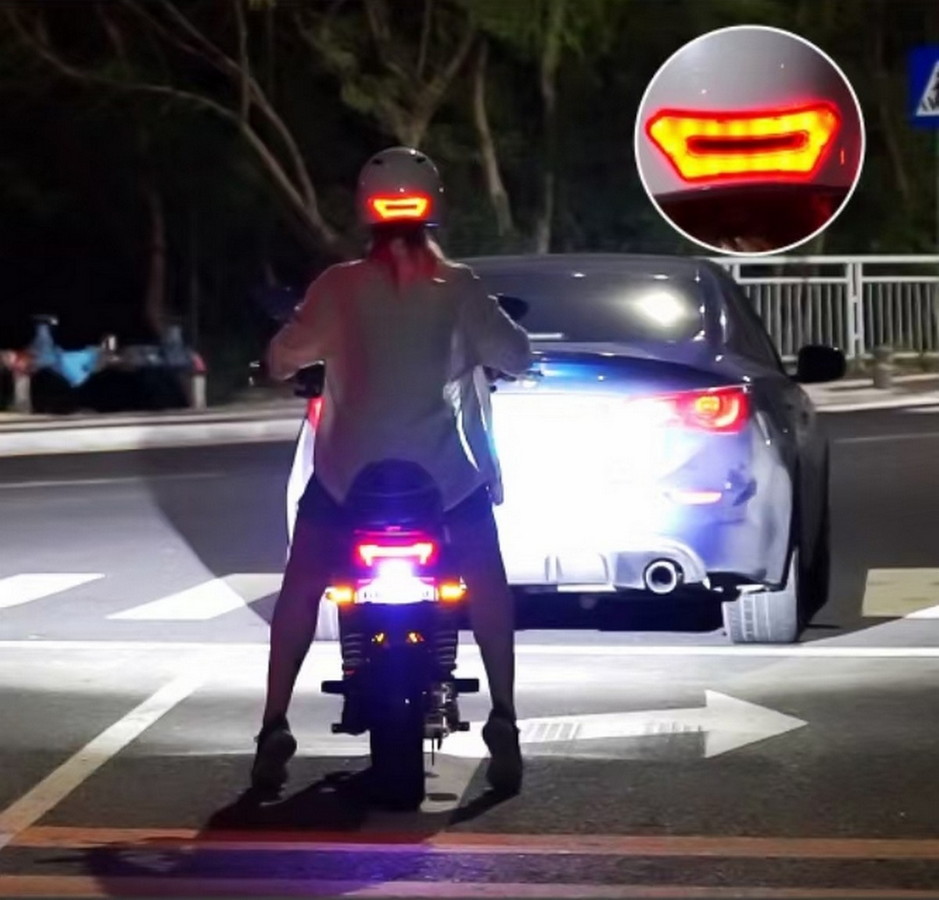 scooterhjelm med blinklys og led lys